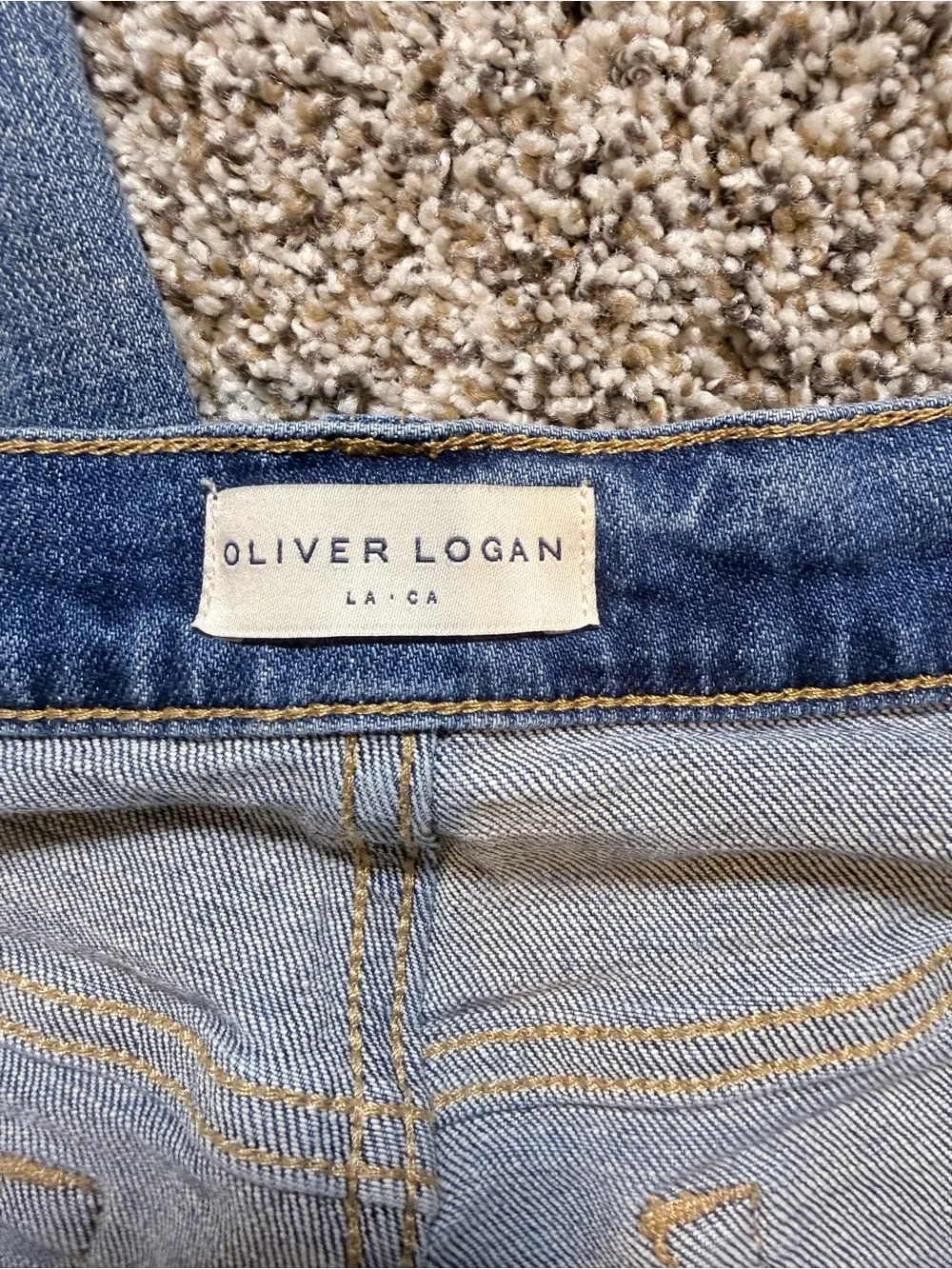 Boyfriend Jeans in Light Blue with Knee Rips